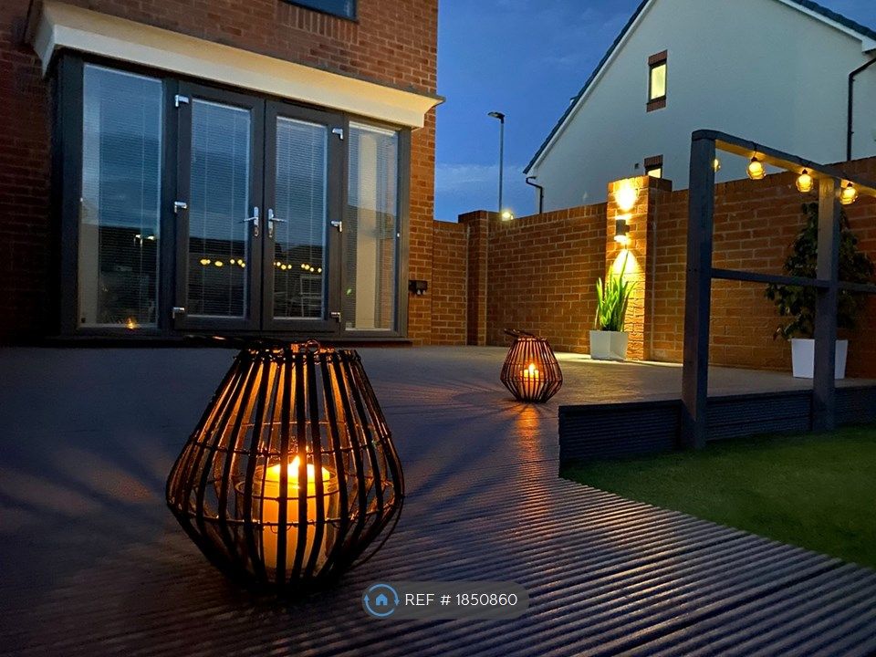 4 bed end terrace house to rent in Oak Dene Way, Waverley, Rotherham