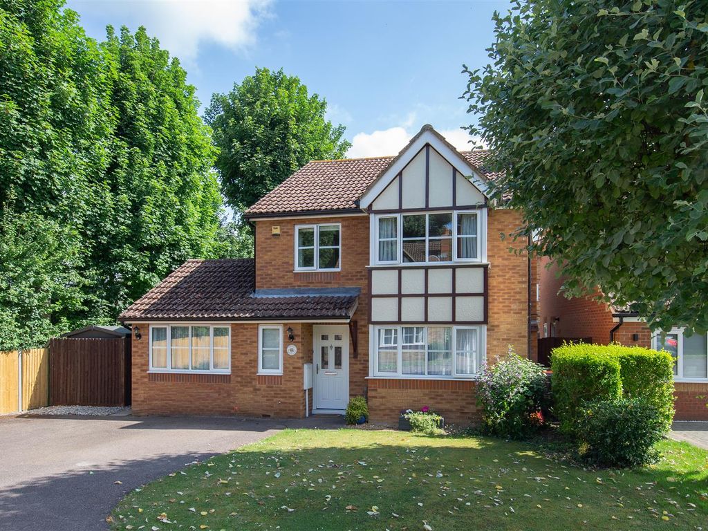 4 bed detached house for sale in Tibbett Close, Dunstable, Bedfordshire