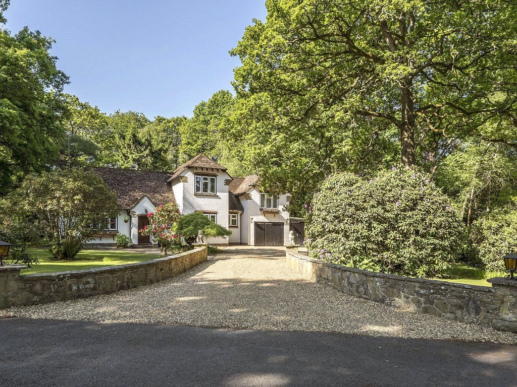 4 bed detached house to rent in Wood, Crawley, West Sussex RH10