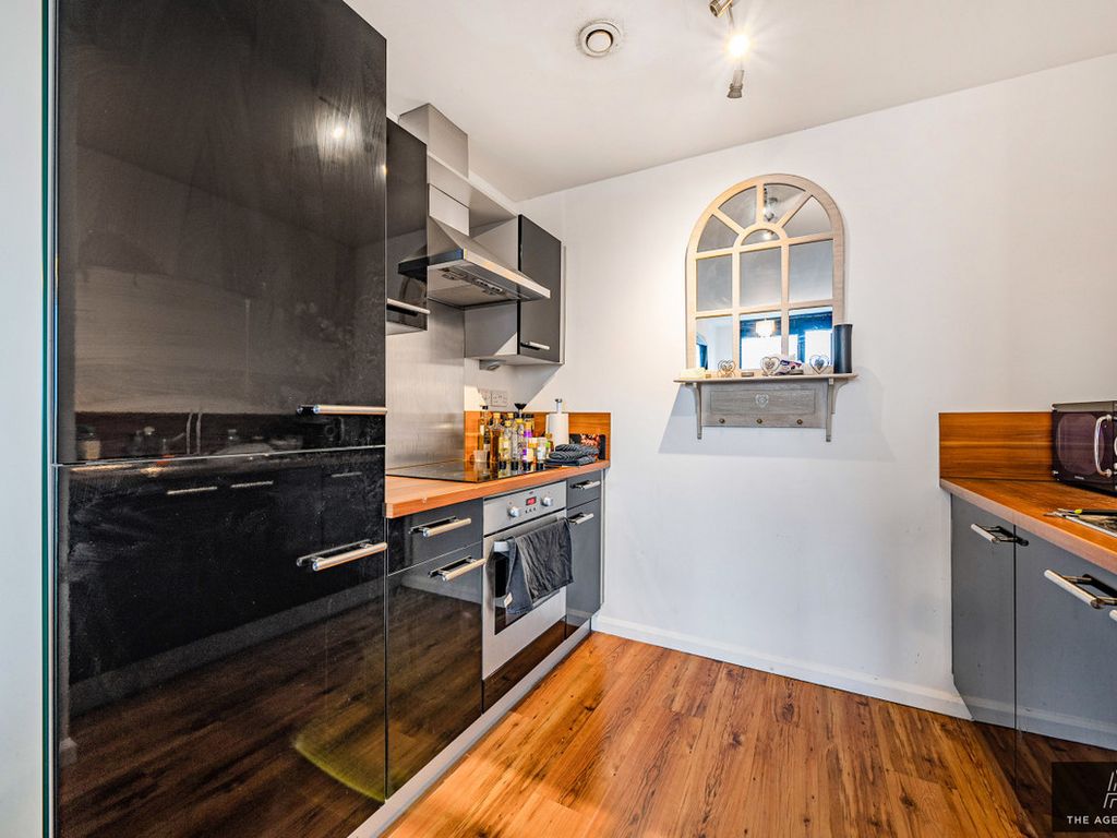 2 bed flat for sale in Mann Island, Liverpool L3, £180,000 Zoopla