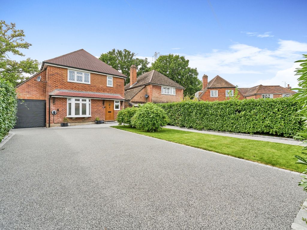 4 bed detached house for sale in Queens Avenue, Byfleet, Surrey KT14, £