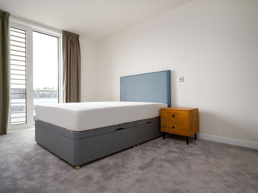 3 bed flat to rent in The Kell, Gillingham Gate Road, Gillingham ME4, £