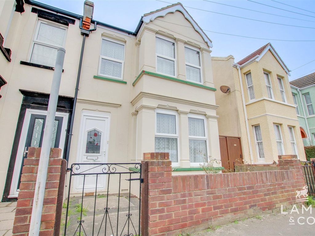5 bed semidetached house for sale in Priory Road, ClactonOnSea CO15