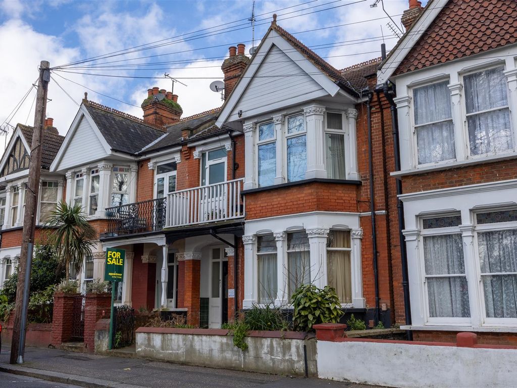 1 bed flat for sale in Warrior Square North, SouthendOnSea SS1, £