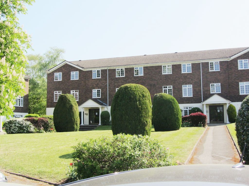 2 bed flat to rent in Hillcrest, Weybridge KT13 Zoopla