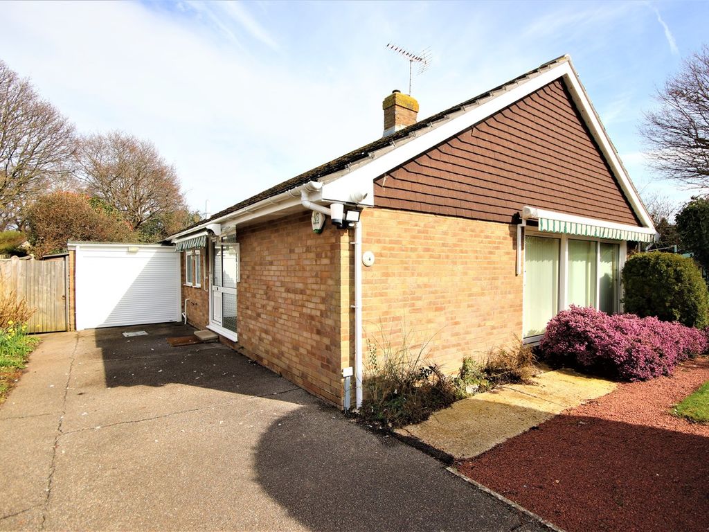 3 bed detached bungalow for sale in Loxwood Close, Little Common