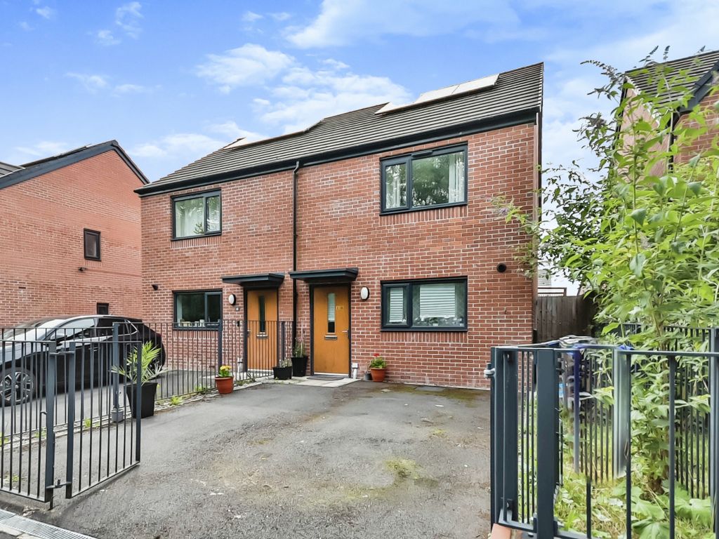 3 bed semidetached house for sale in Lawnswood Road, Manchester, Greater Manchester M12, £