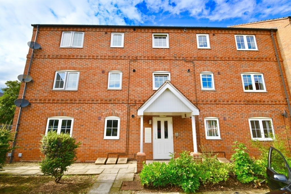 2 bed flat to rent in Lancaster Court, Auckley, Doncaster DN9, £650 pcm