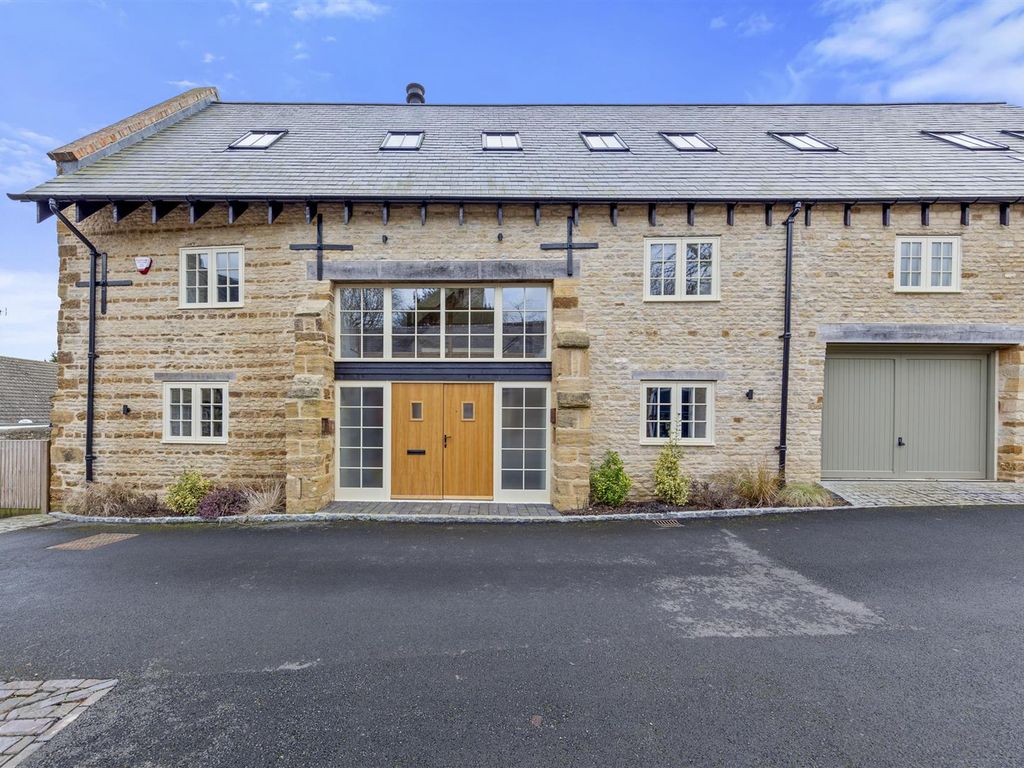 4 bed detached house for sale in High Street, Irchester, Wellingborough