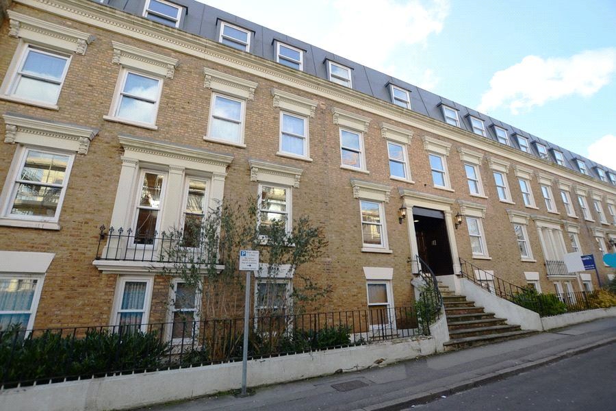 1 bed flat for sale in Frederick Street, Aldershot, Hampshire GU11 Zoopla