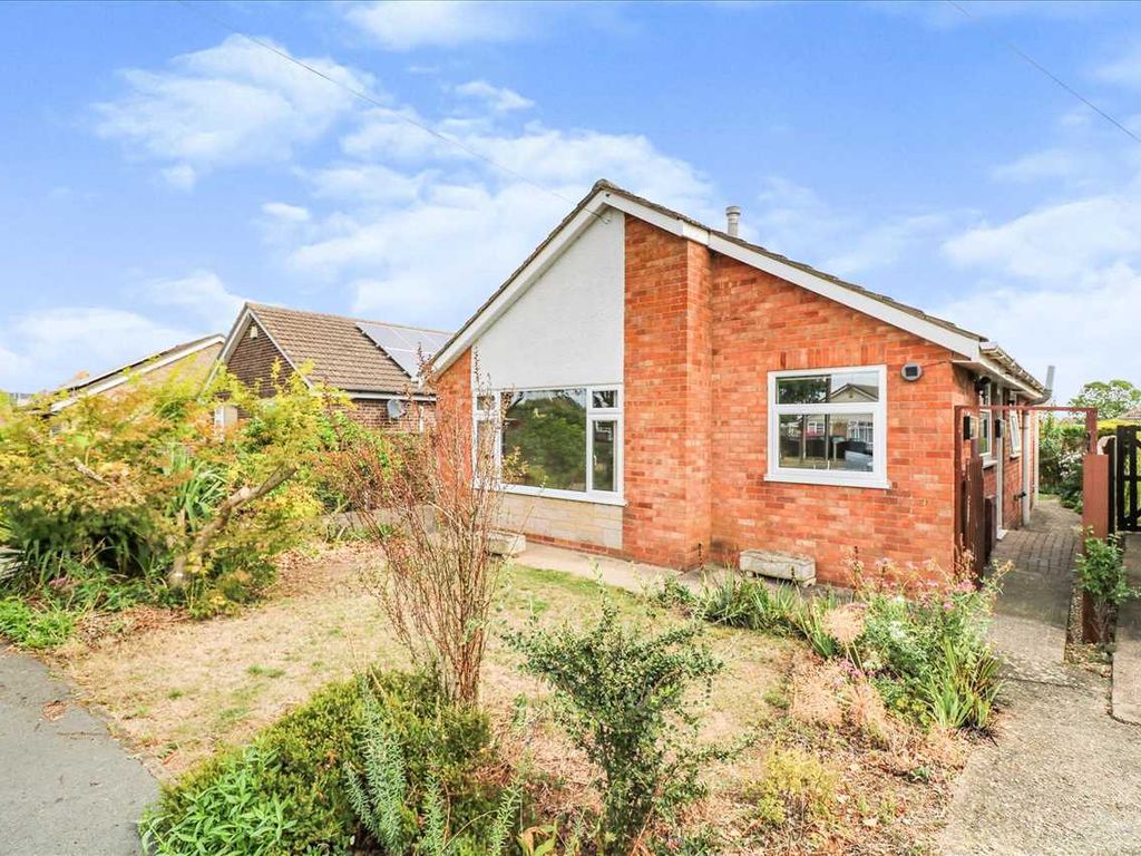 2 bed detached bungalow for sale in Newton Close, Metheringham, Lincoln