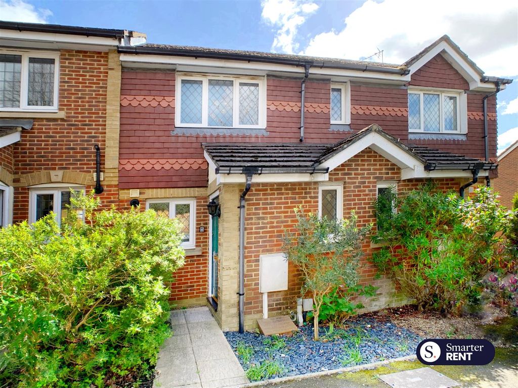 2 bed property to rent in Strathcona Gardens, Knaphill, Woking GU21