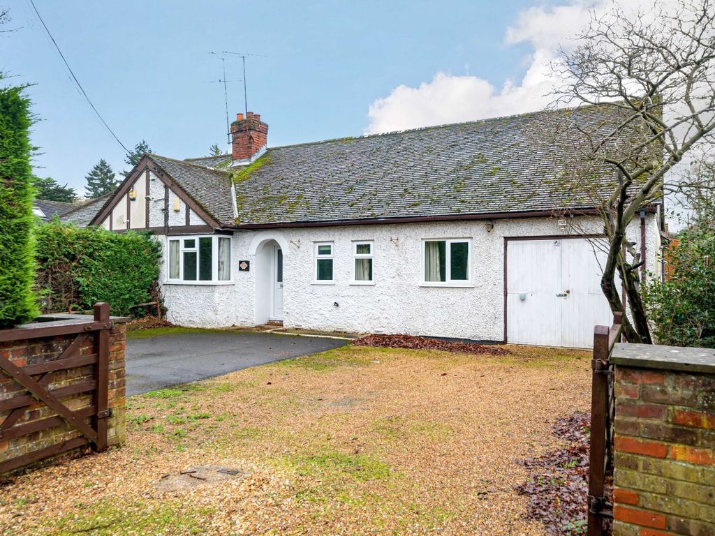 3 bed bungalow for sale in Reading Road, Winnersh, Wokingham, Berkshire