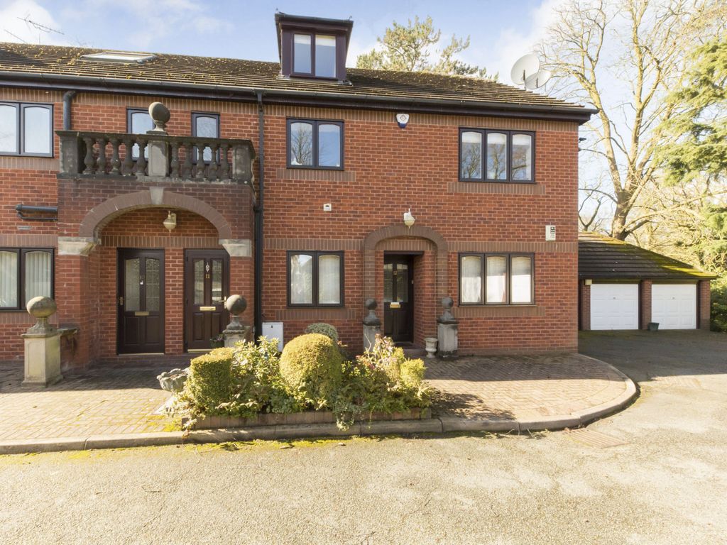 2 bed flat for sale in Victoria Road, Macclesfield, Cheshire SK10 Zoopla