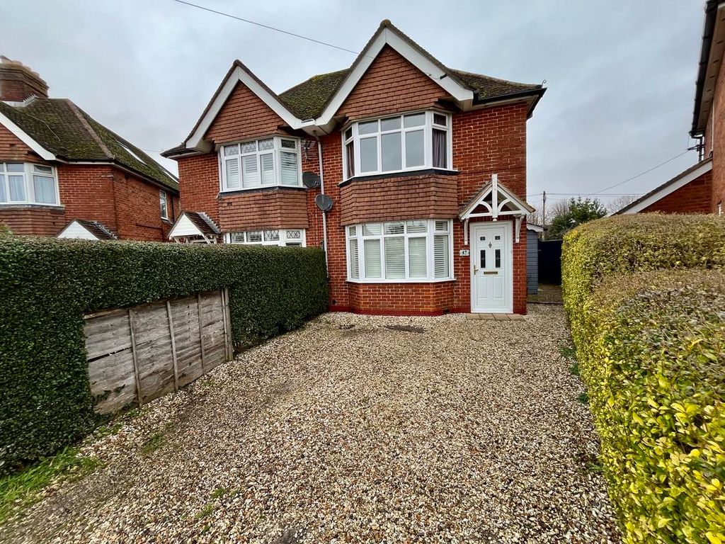 2 bed semidetached house for sale in Bath Road, Thatcham RG18, £