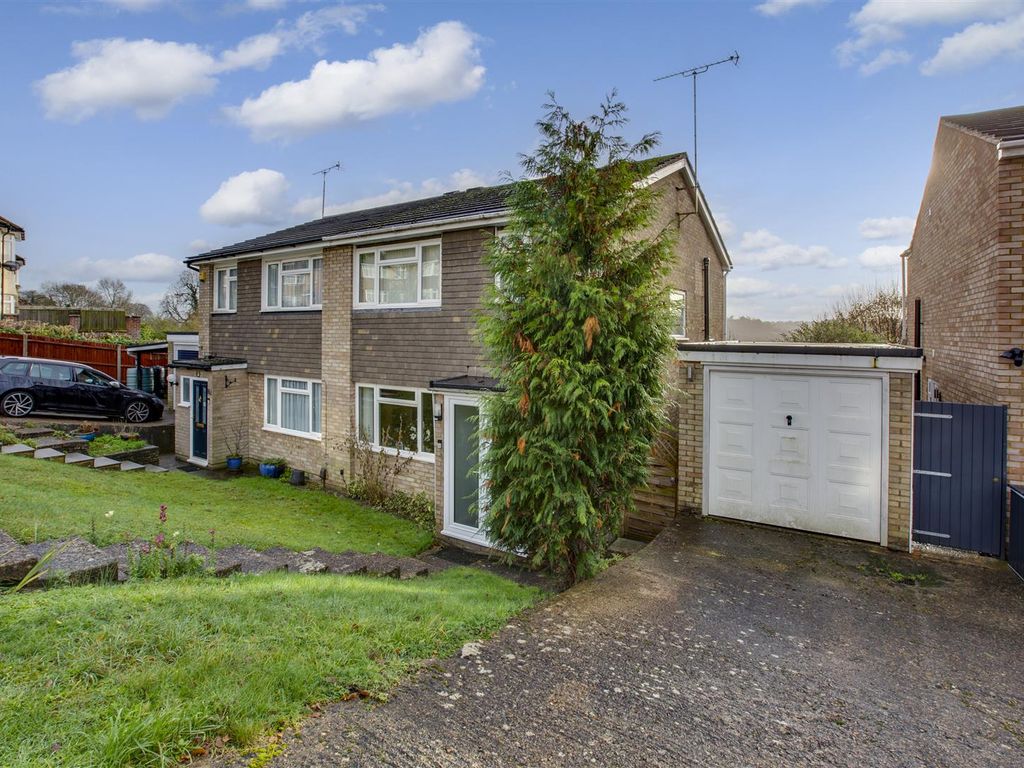 3 bed semidetached house for sale in Kestrel Close, Downley, High