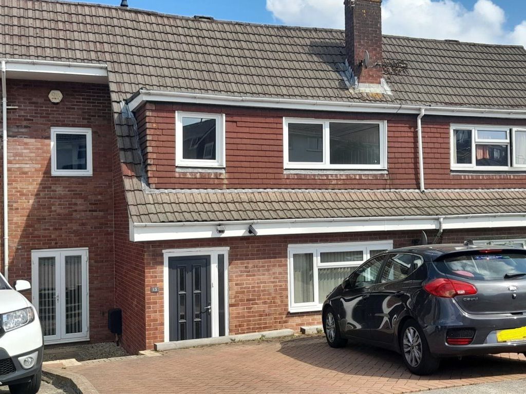 4 bed property to rent in Greenlands Road, Llantrisant, Pontyclun CF72