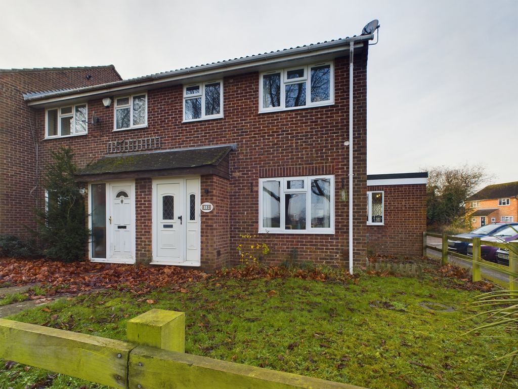 3 bed town house for sale in Marten Place, Tilehurst, Reading RG31, £