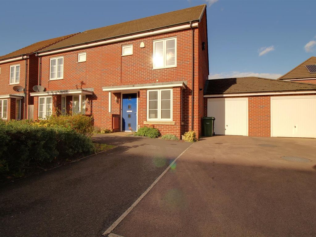 3 bed end terrace house for sale in Mainsail Lane, Hempsted, Gloucester