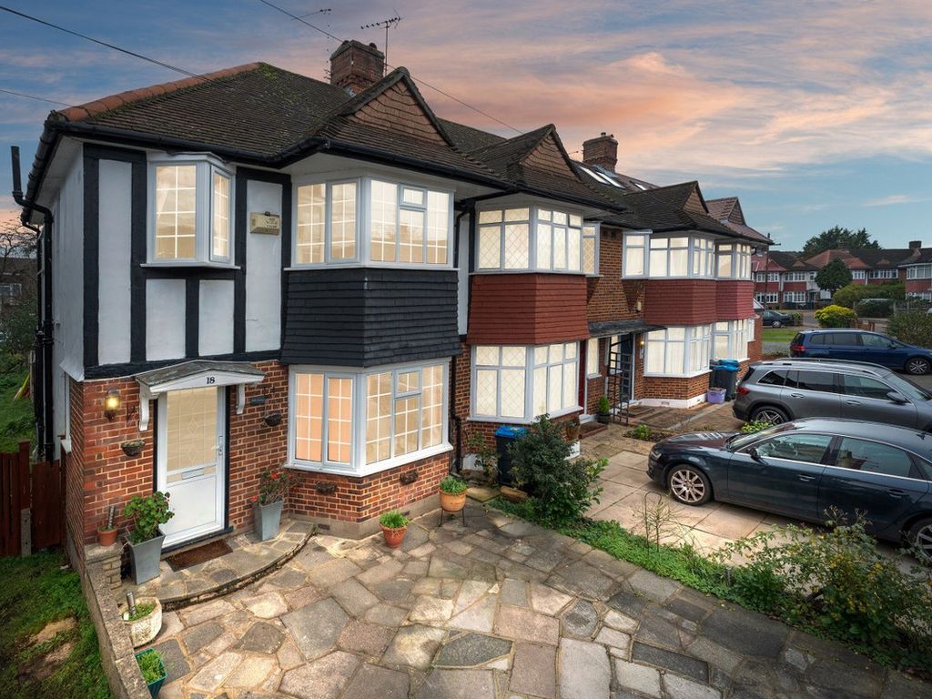 3 bed end terrace house for sale in Hatherleigh Close Morden, London