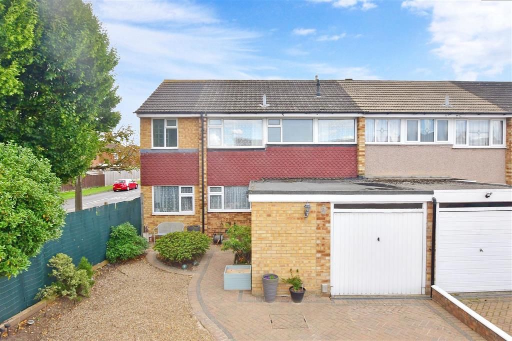 4 bed end terrace house for sale in Stansted Close, Hornchurch, Essex