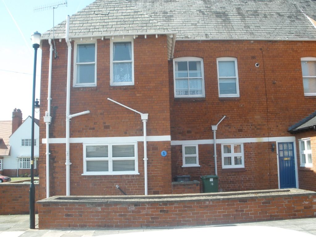 Studio to rent in Lancaster Close, Port Sunlight, Wirral CH62, £525 pcm