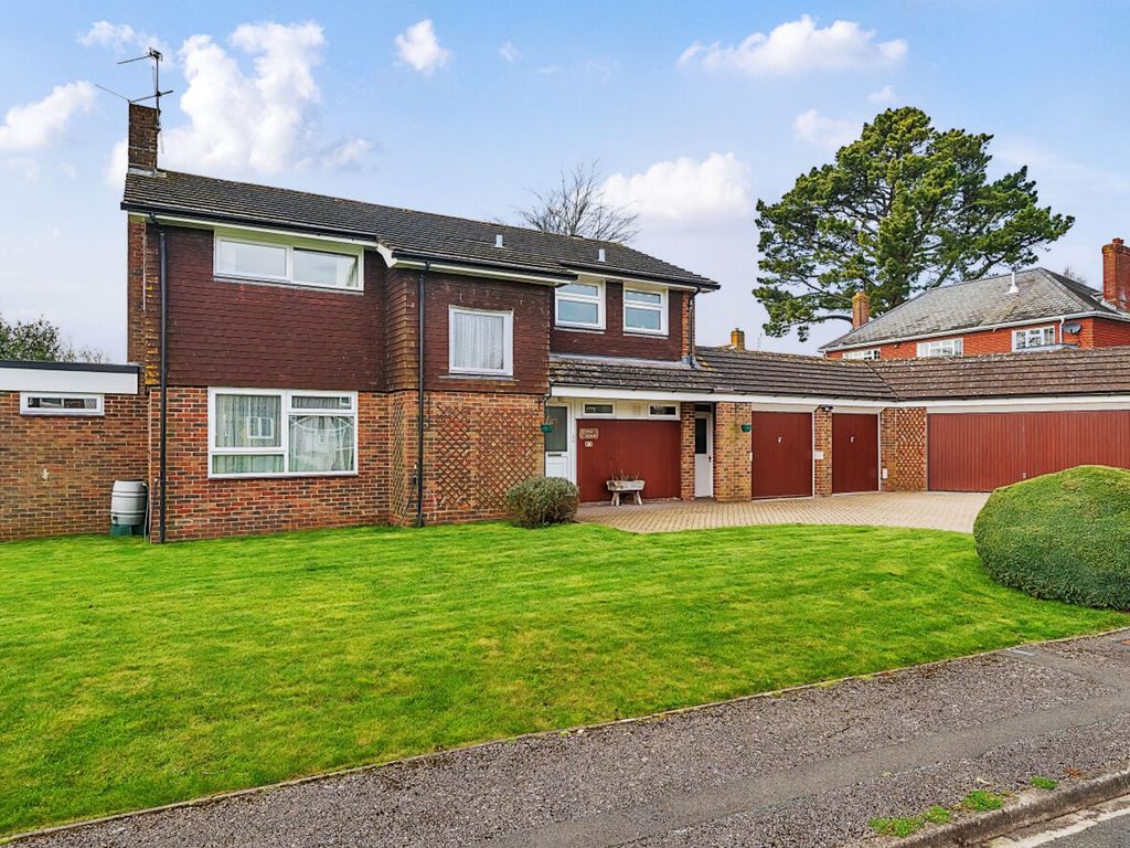 4 bed detached house for sale in Wellswood Gardens, Rowland's Castle