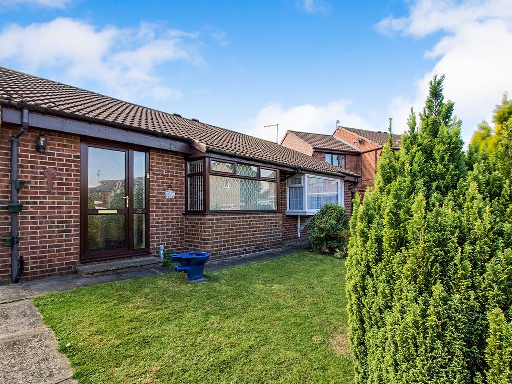 2 bed bungalow for sale in The Meadows, Hull HU7, £130,000 Zoopla