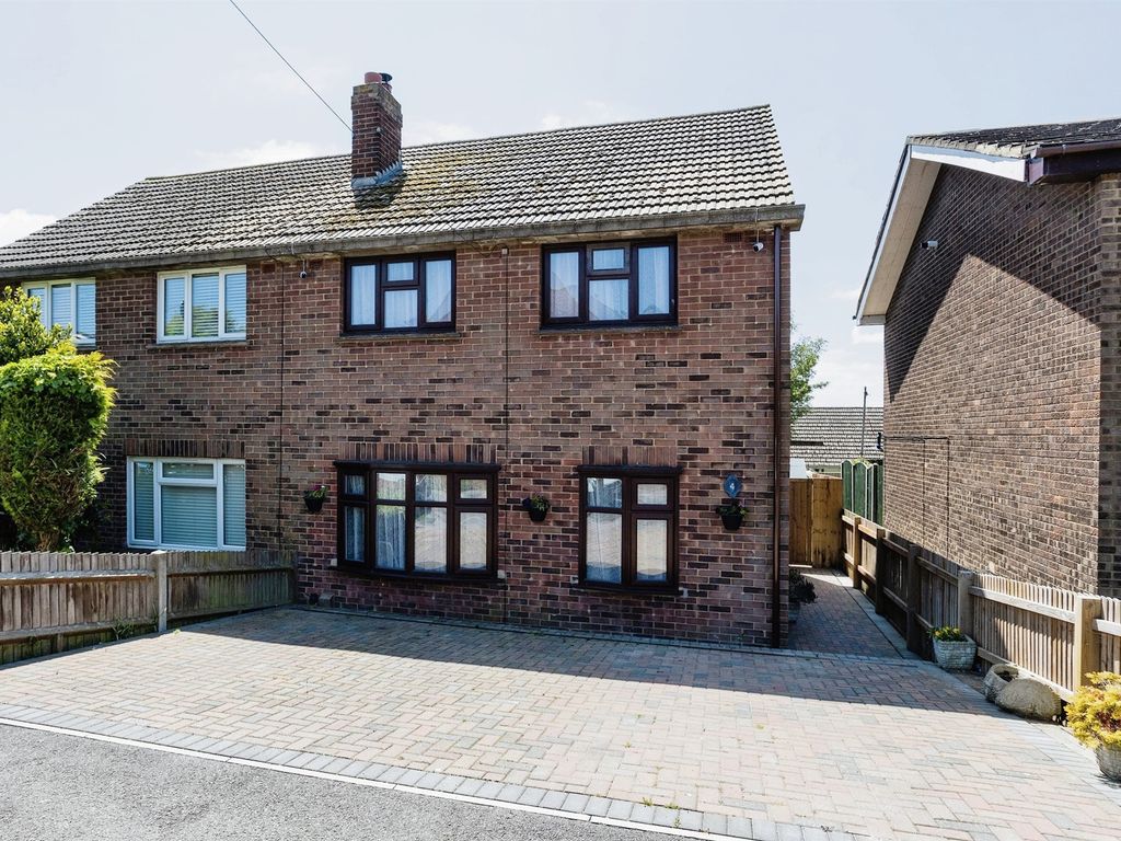 3 bed semidetached house for sale in Petfield Close, Minster On Sea