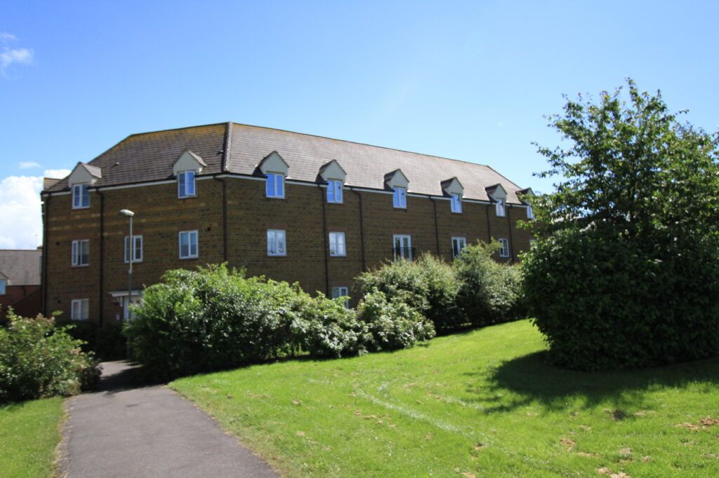 2 bed flat to rent in Sir Henry Jake Close, Banbury, Oxon OX16, £1,050 pcm Zoopla