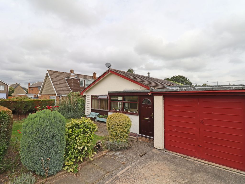 3 bed detached bungalow for sale in Mount Park, Riccall YO19, £280,000