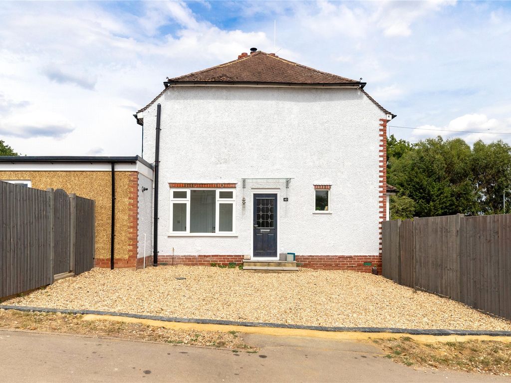 3 bed semidetached house for sale in Gipsy Lane, Earley, Reading