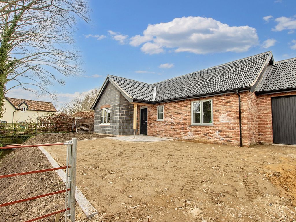 New home, 3 bed detached bungalow for sale in Lower Stow Bedon