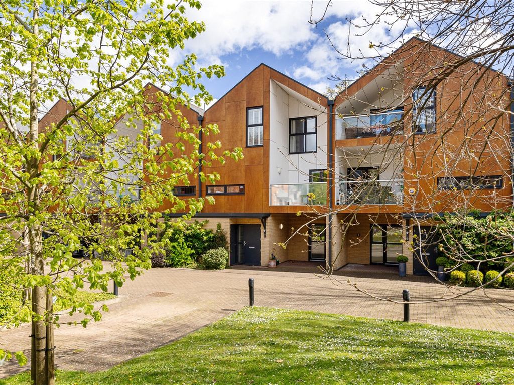 6 bed terraced house for sale in Woodview Mews, London SE19, £1,000,000