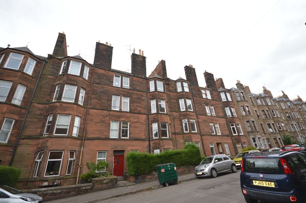 3 bed flat to rent in Bellefield Avenue, West End, Dundee DD1, £1,200