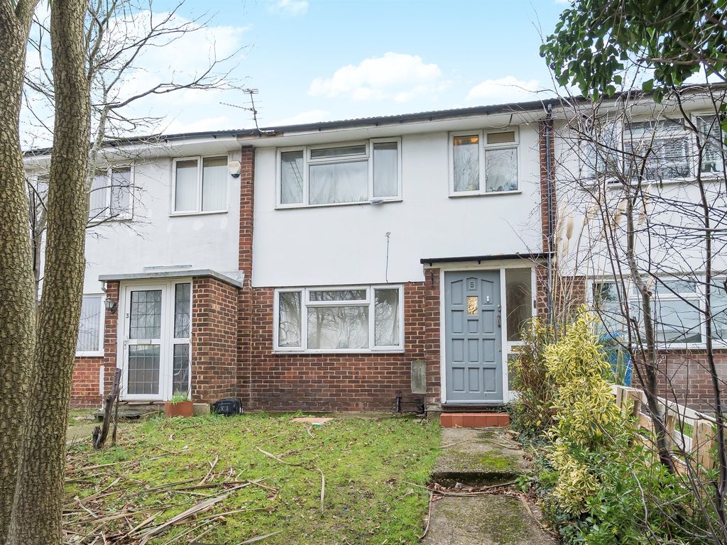 3 bed terraced house for sale in Longleat Gardens, Maidenhead SL6 Zoopla