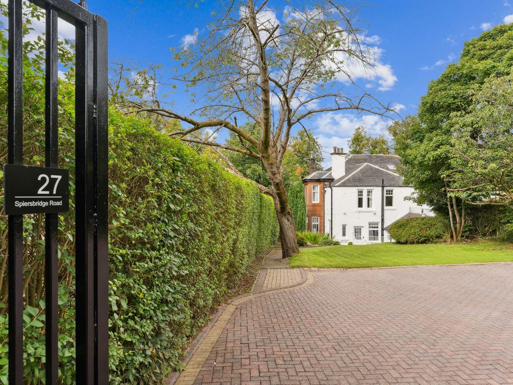 4 bed semidetached house for sale in Spiersbridge Road, Thornliebank