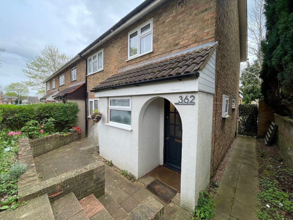 3 bed end terrace house for sale in Broadwater Crescent, Stevenage ...