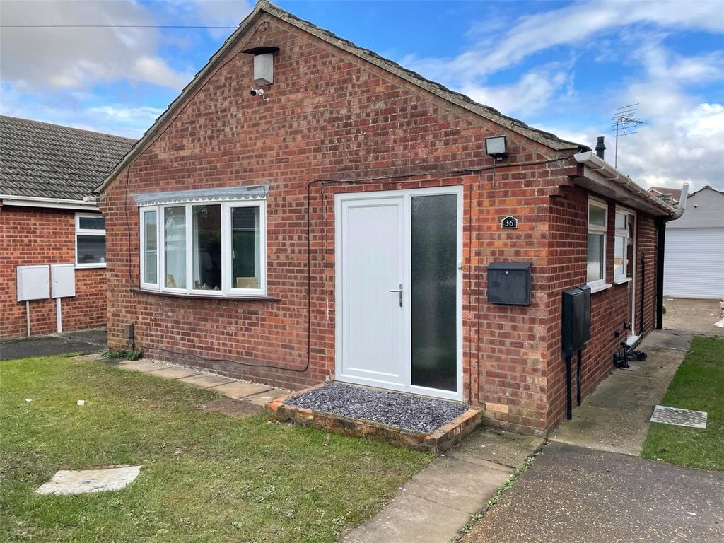 2 bed bungalow to rent in Pine Close, Waddington, Lincoln, Lincolnshire