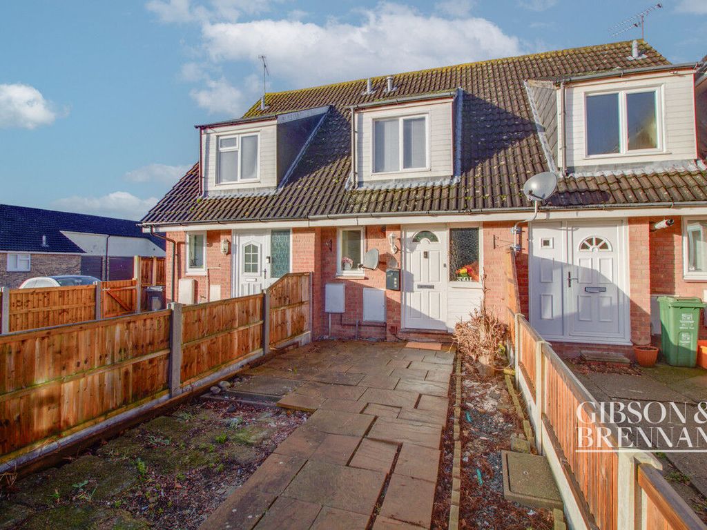 2 bed terraced house for sale in Shirley Gardens, Basildon SS13, £