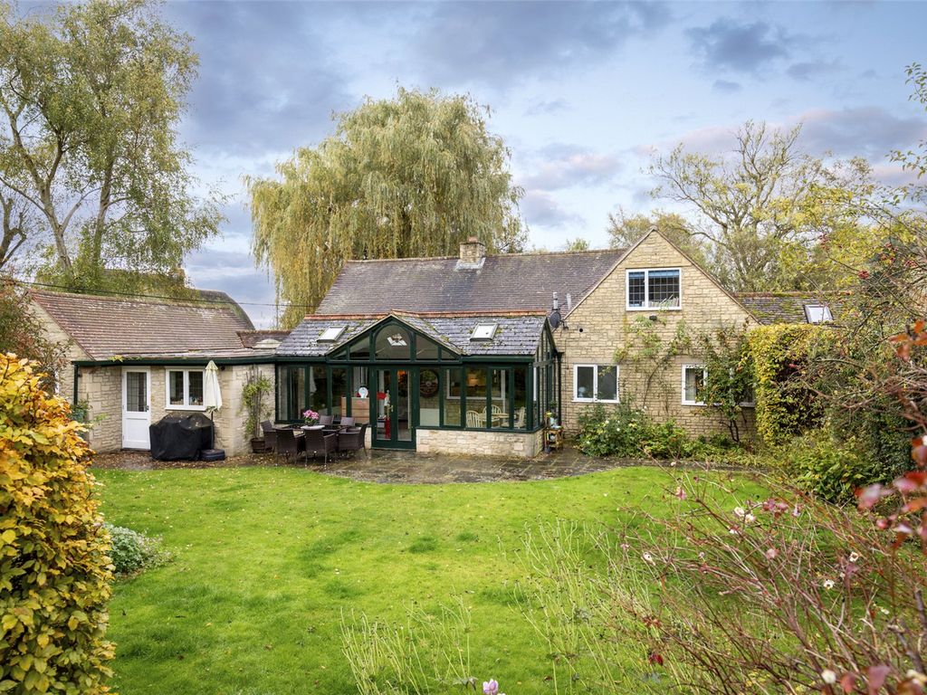 4 bed detached house for sale in Haseley Road, Little Milton, Oxford