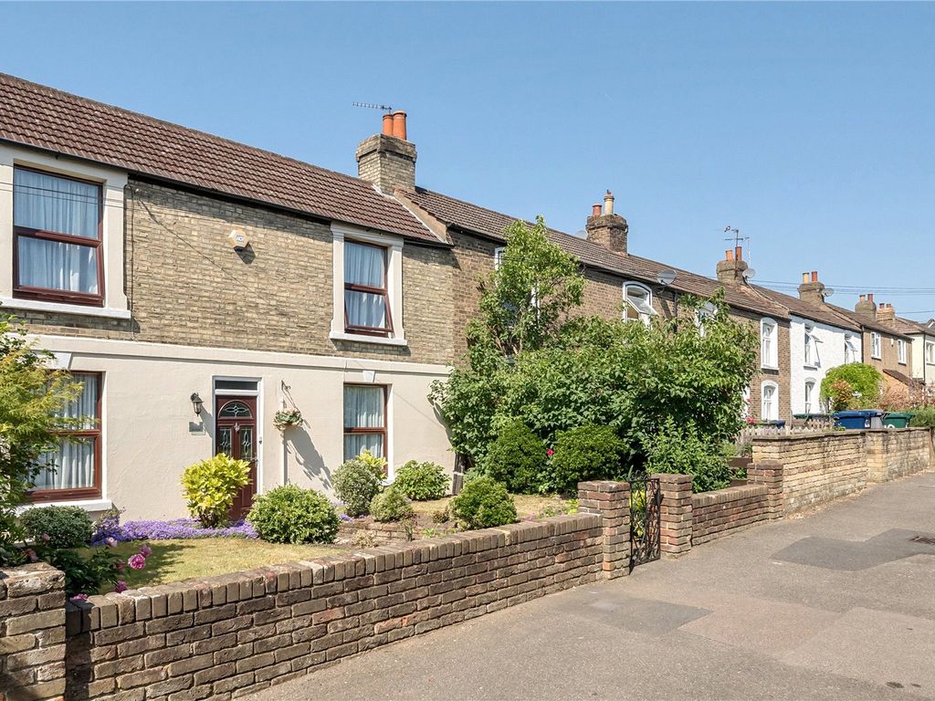 3 bed terraced house for sale in Victoria Avenue, EN4, £575,000