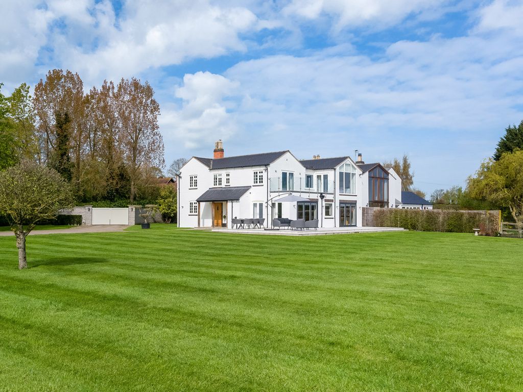 5 bed detached house for sale in Hillborough Lane, Alcester