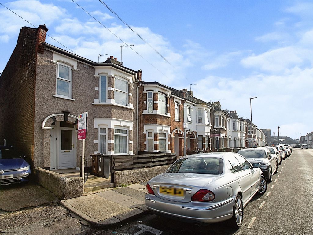 2 bed flat for sale in Harrow Road, Barking IG11 Zoopla
