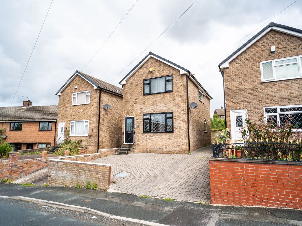 3 bed detached house for sale in Bunkers Lane, Batley WF17, £230,000