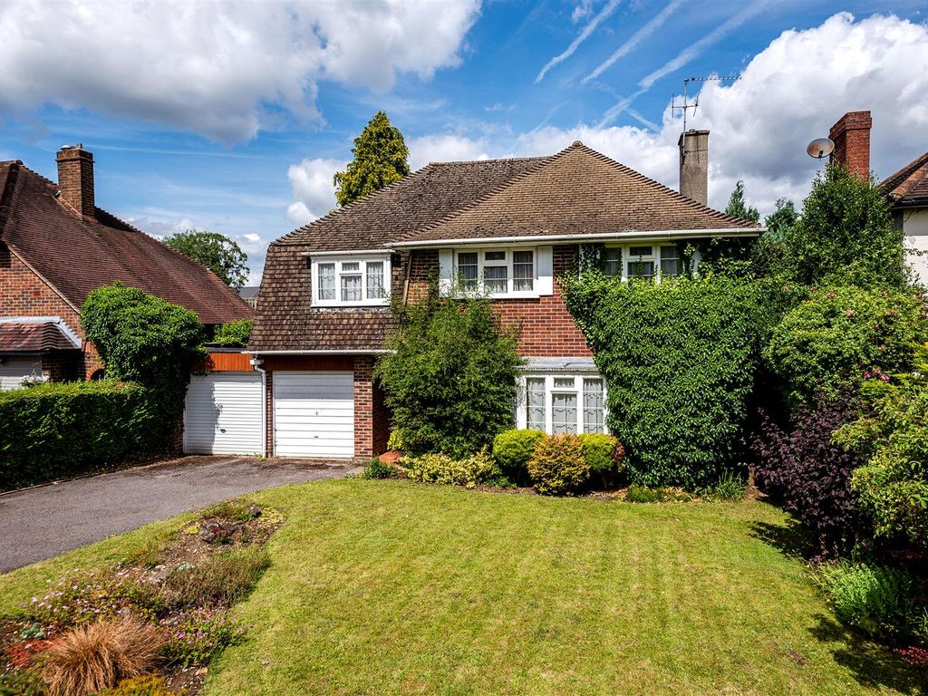 4 bed detached house for sale in Nork Way, Banstead SM7, £1,000,000