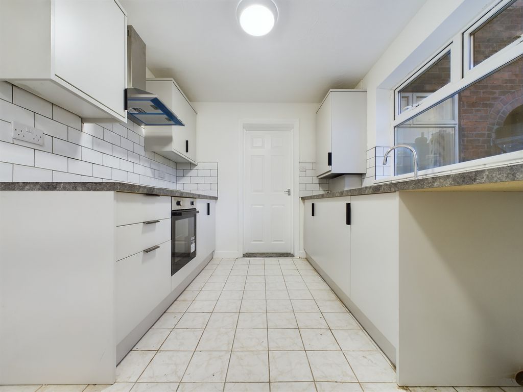 3 bed terraced house to rent in Thoresby Street, Princes Avenue HU5, £695 pcm Zoopla