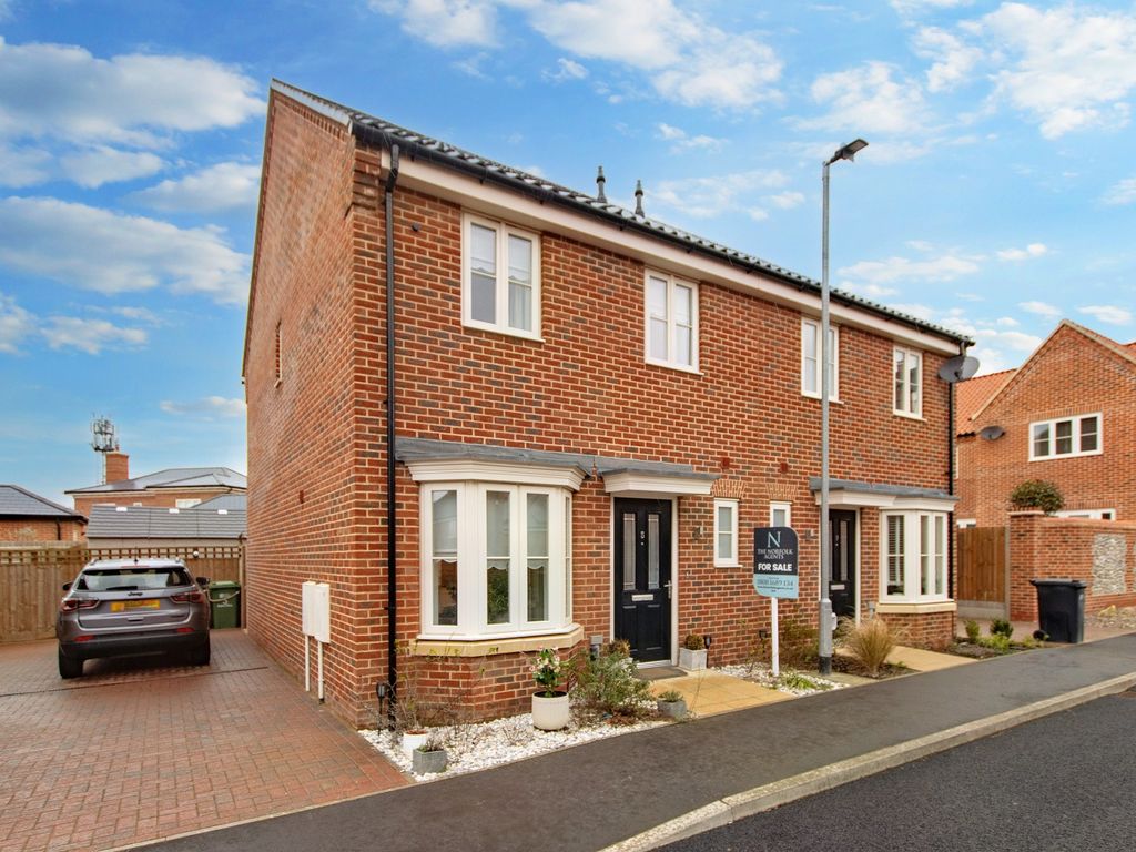 2 bed semidetached house for sale in Kestrel Drive, Holt NR25 Zoopla