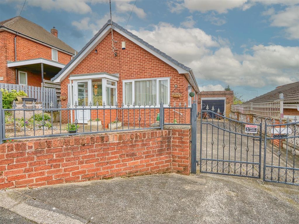 3 bed detached bungalow for sale in Newbridge Street, Old Whittington, Chesterfield, Derbyshire
