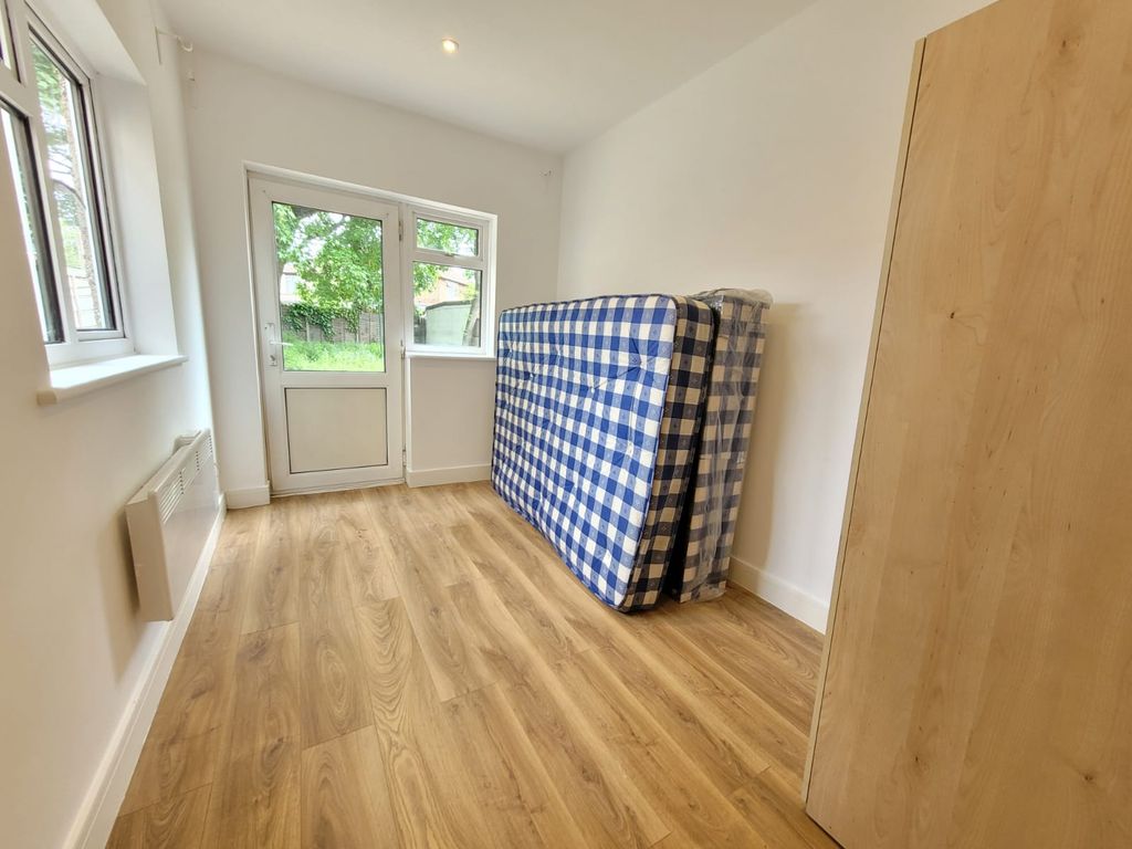 Room to rent in Kingsley Road, Hounslow TW3 Zoopla